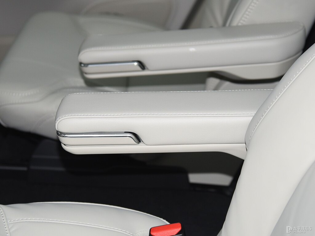 晨光銀沃爾沃XC90座椅內(nèi)飾圖片