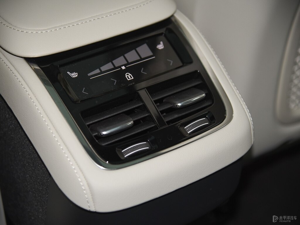 晨光銀沃爾沃XC90座椅內(nèi)飾圖片