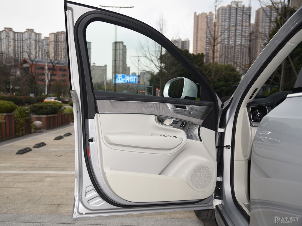 晨光銀沃爾沃XC90車廂內(nèi)飾圖片