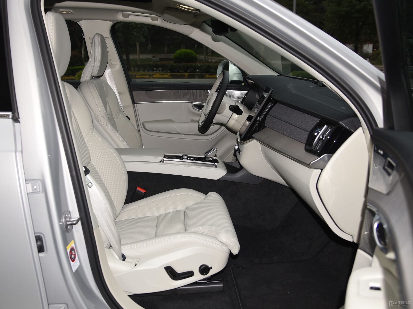 沃爾沃XC90空間高清大圖