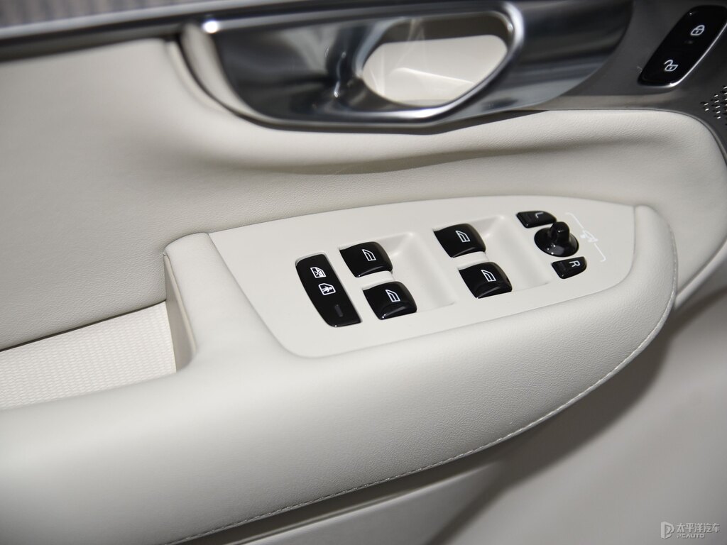 晨光銀沃爾沃XC90車廂內(nèi)飾圖片