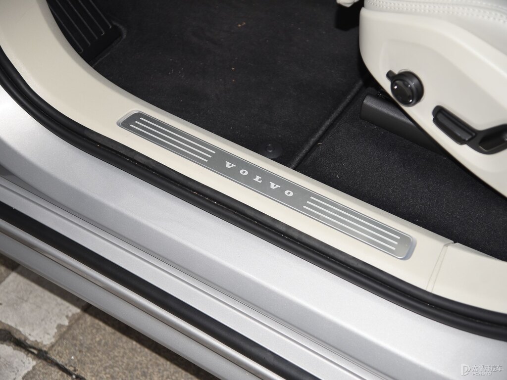 晨光銀沃爾沃XC90車廂內飾圖片