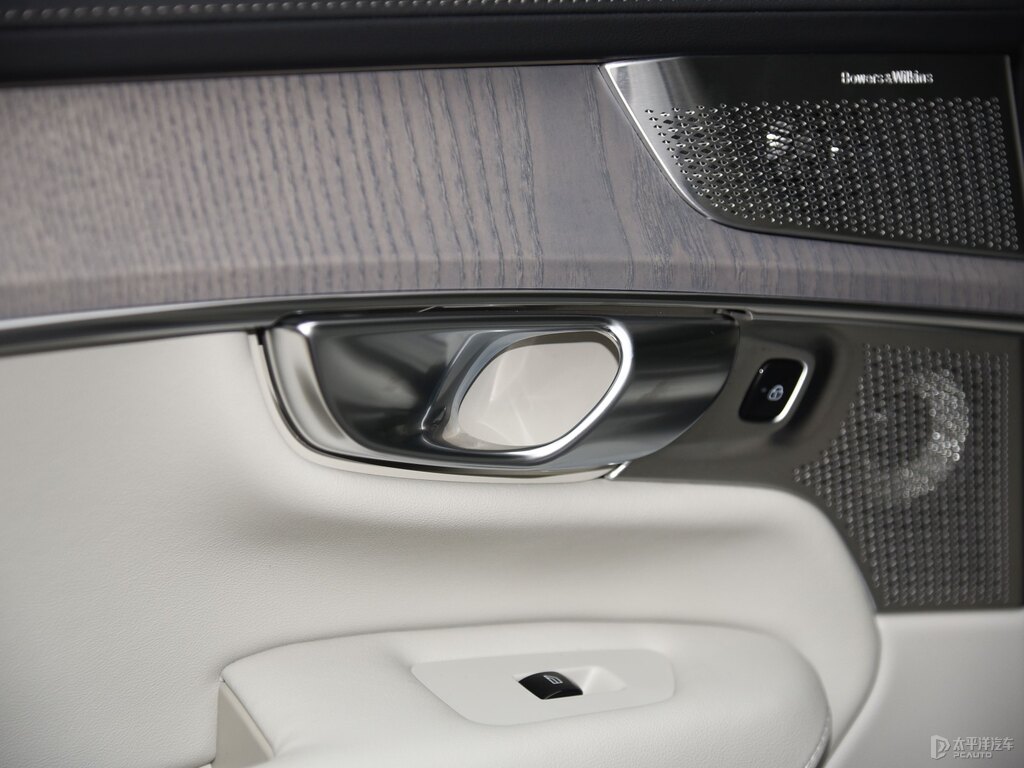 晨光銀沃爾沃XC90整車外觀外觀圖片