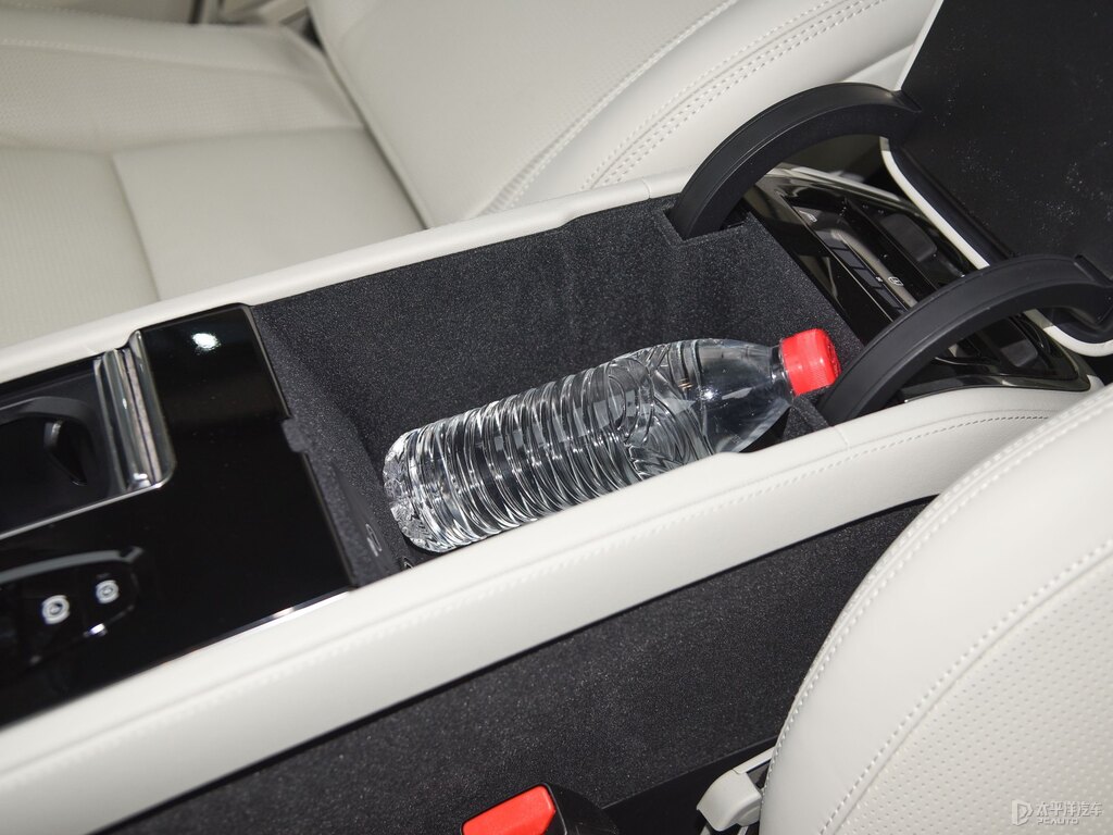 晨光銀沃爾沃XC90儲物空間空間圖片