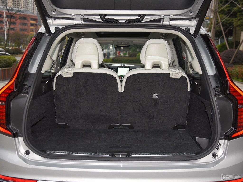 晨光銀沃爾沃XC90后備廂空間圖片