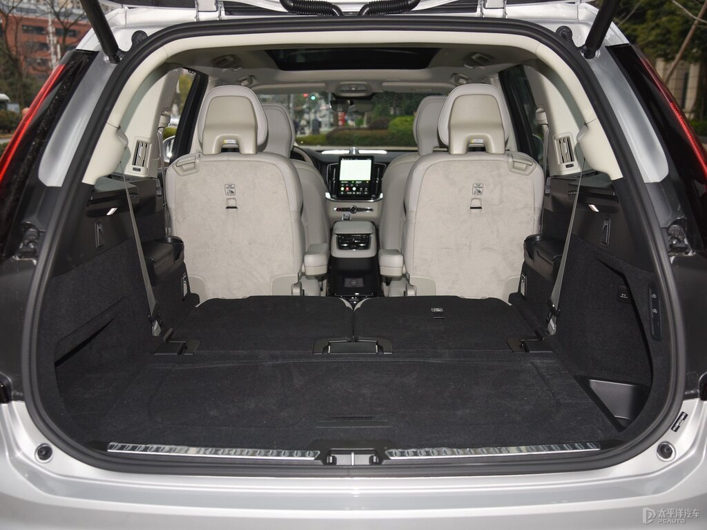 晨光銀沃爾沃XC90后備廂空間圖片