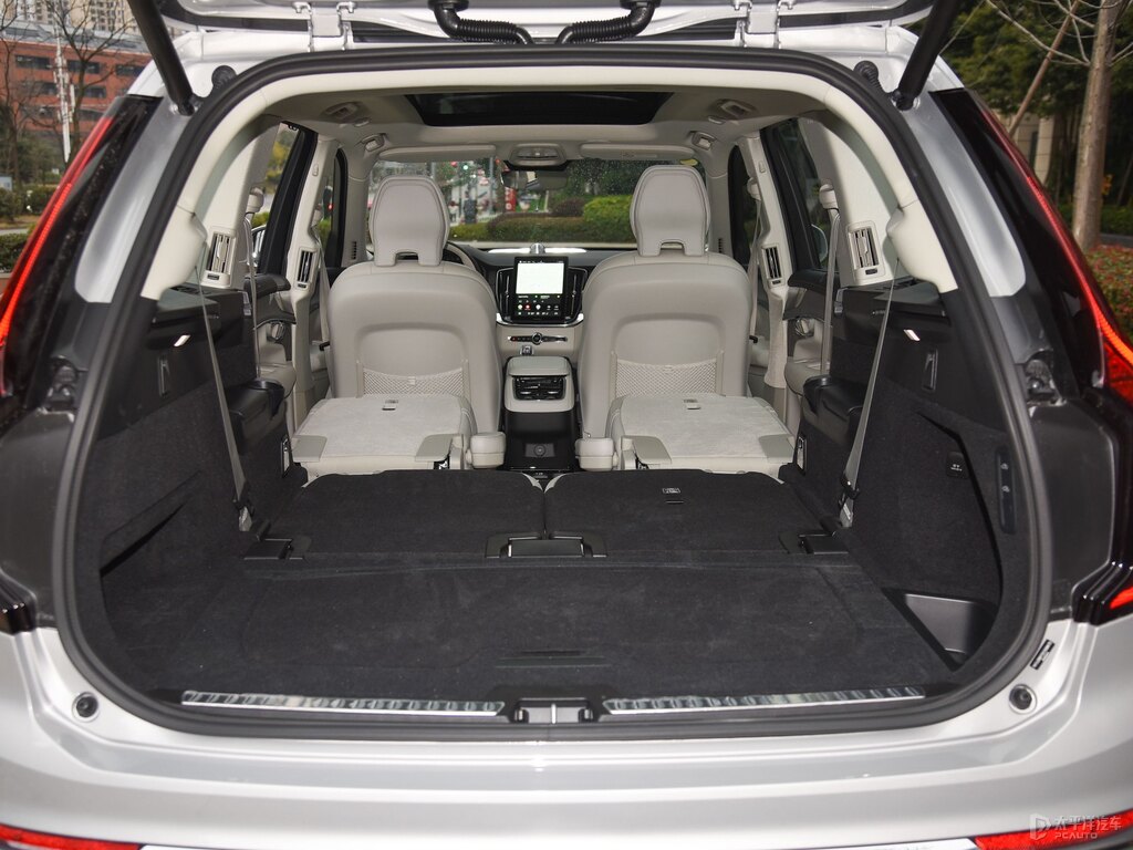 晨光銀沃爾沃XC90后備廂空間圖片