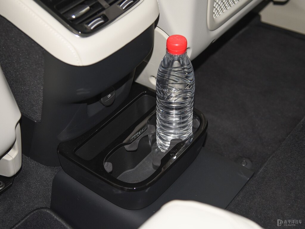 晨光銀沃爾沃XC90儲物空間空間圖片