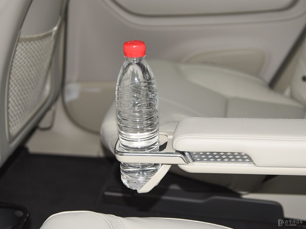 晨光銀沃爾沃XC90儲物空間空間圖片