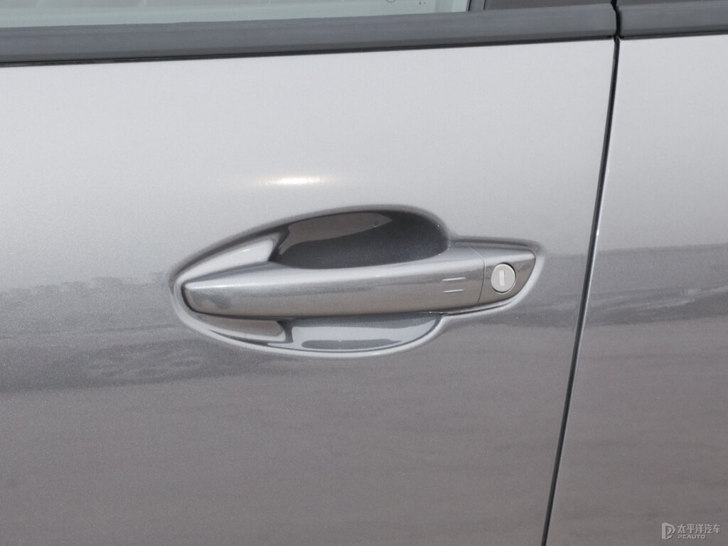 青巖灰標致5008車身外觀圖片