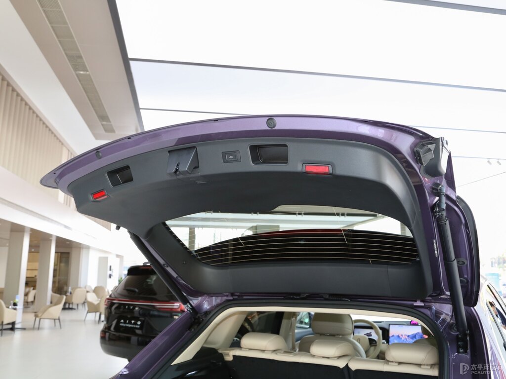 幻影紫問(wèn)界M5后備廂空間圖片