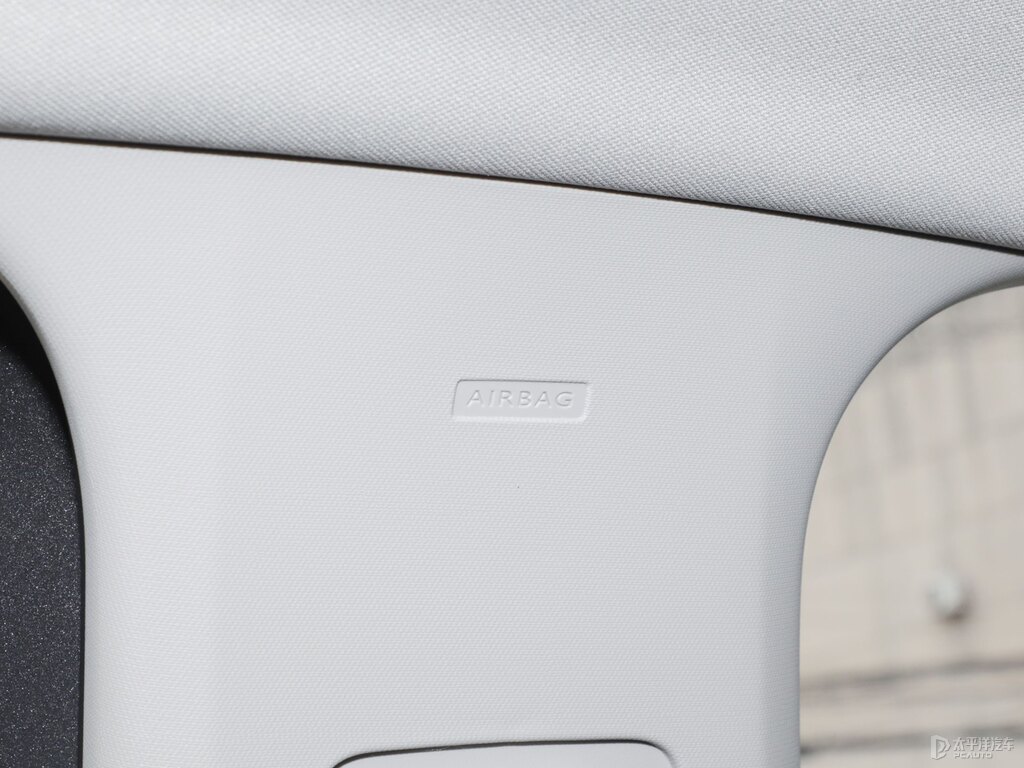 青巖灰標(biāo)致5008車廂內(nèi)飾圖片