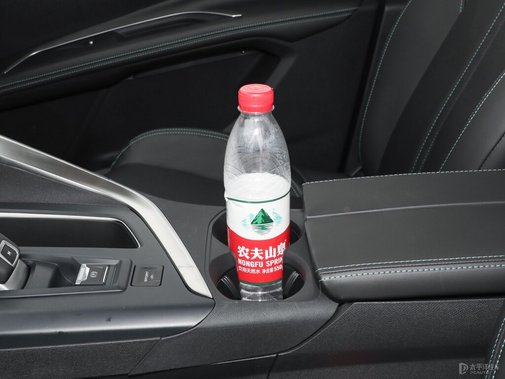 青巖灰標(biāo)致5008儲(chǔ)物空間空間圖片