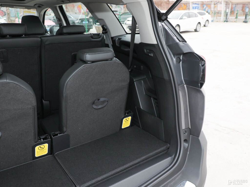 青巖灰標(biāo)致5008后備廂空間圖片