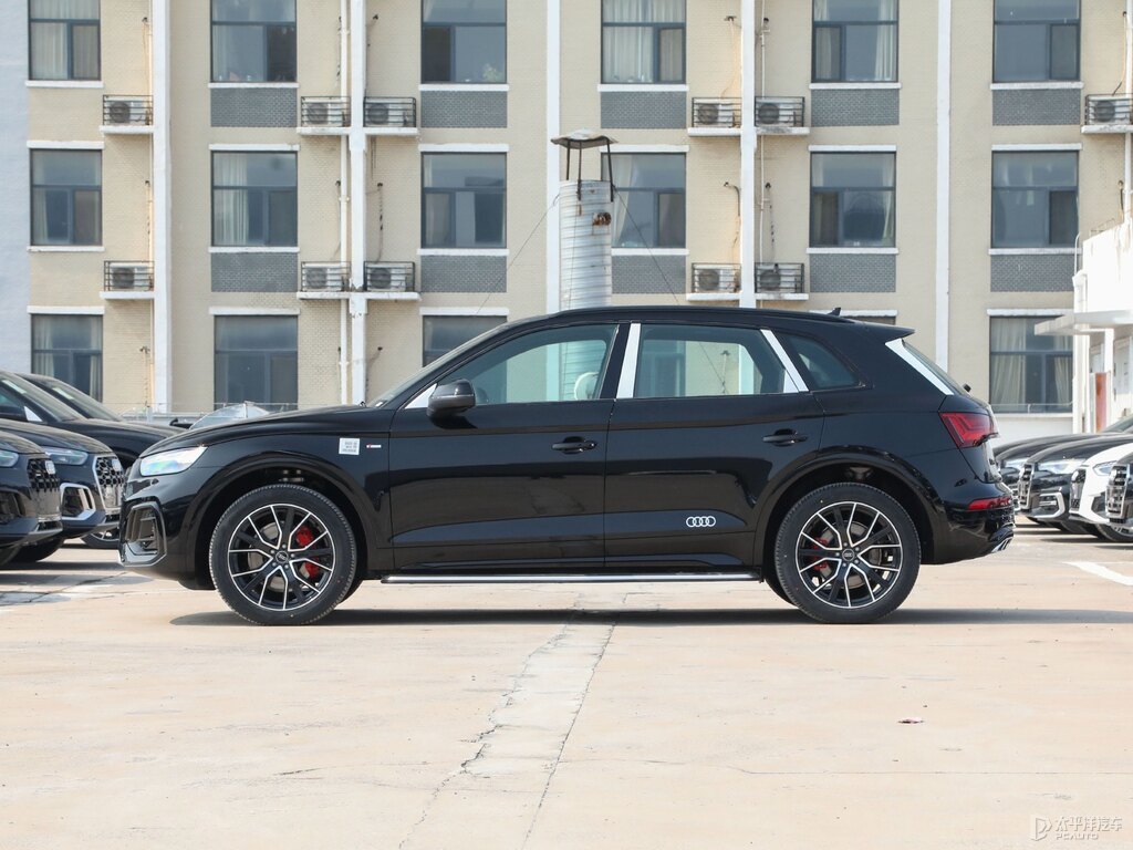 傳奇黑奧迪Q5L整車外觀外觀圖片