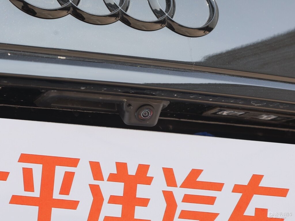 傳奇黑奧迪Q5L車尾外觀圖片