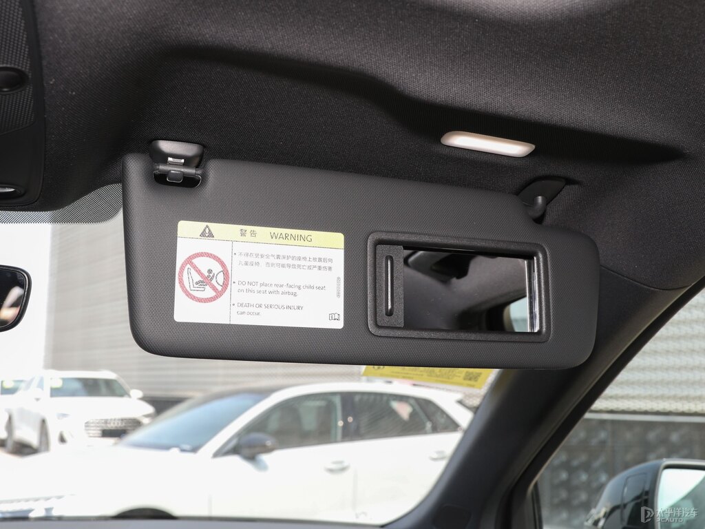 傳奇黑奧迪Q5L車廂內(nèi)飾圖片