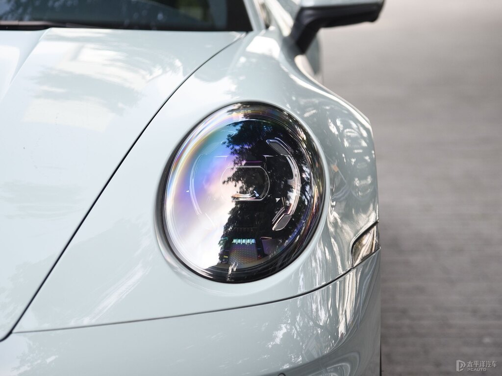 暗影綠金屬保時(shí)捷911車(chē)頭外觀圖片