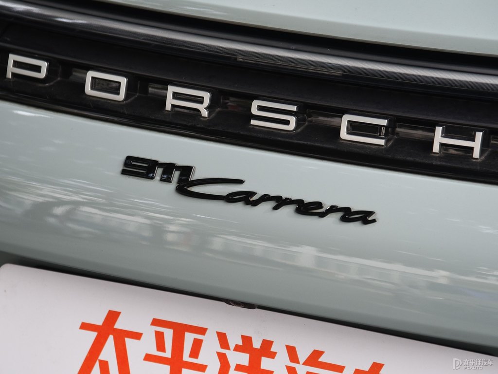暗影綠金屬保時(shí)捷911車尾外觀圖片