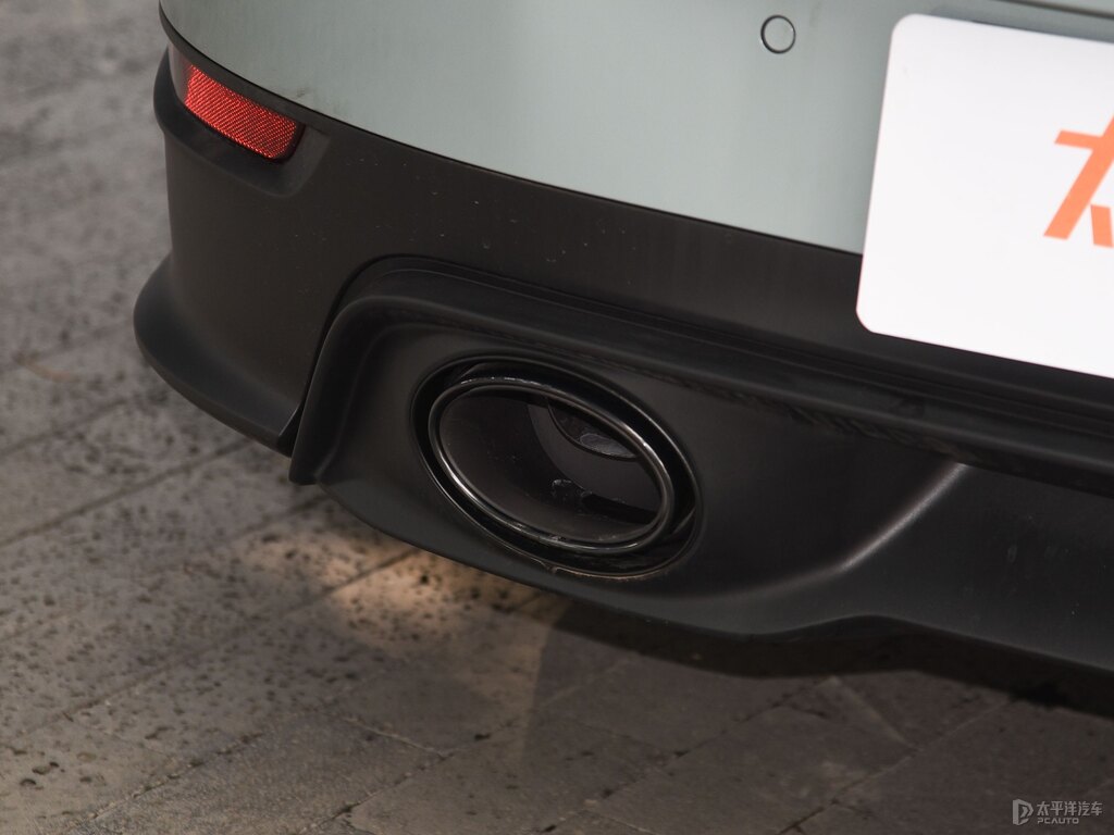 暗影綠金屬保時(shí)捷911車(chē)尾外觀圖片