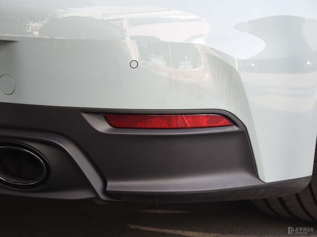 暗影綠金屬保時捷911車尾外觀圖片