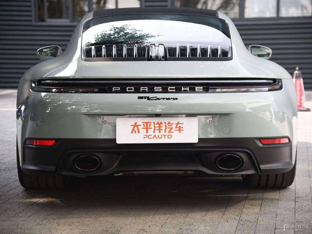 暗影綠金屬保時(shí)捷911車尾外觀圖片