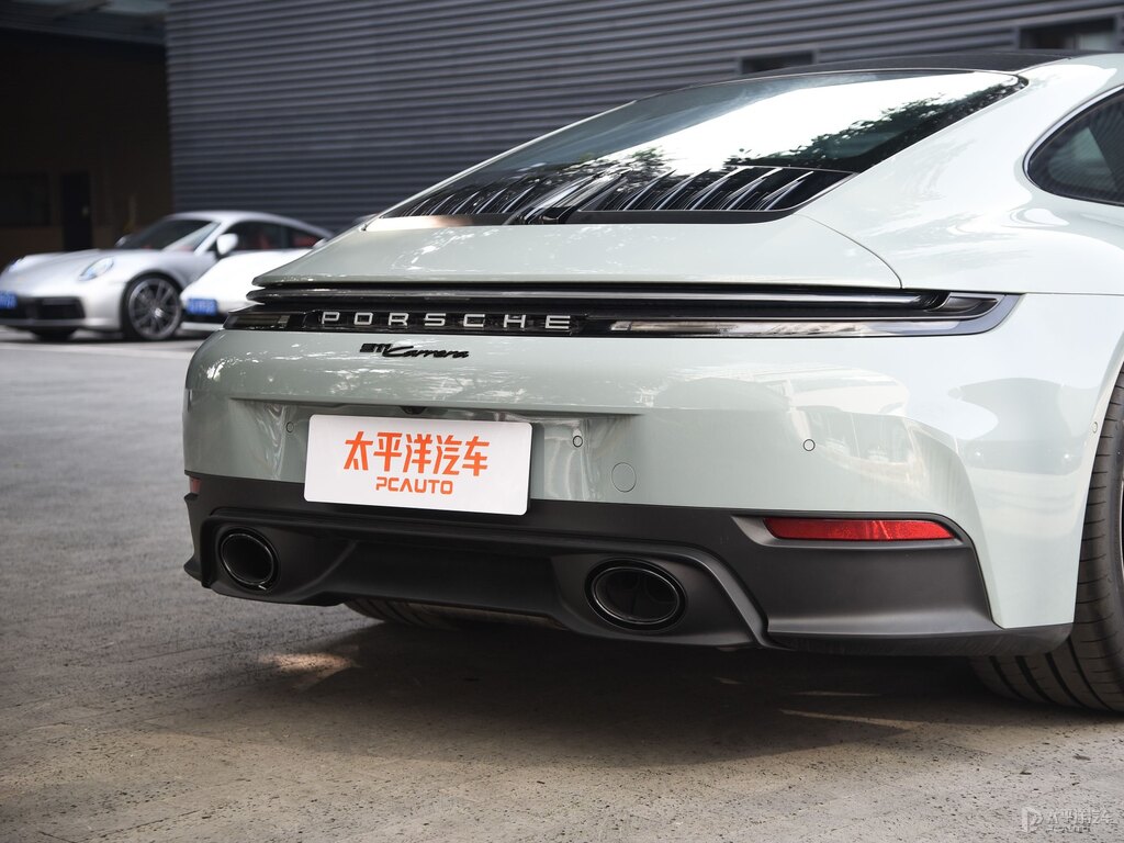 暗影綠金屬保時捷911車尾外觀圖片