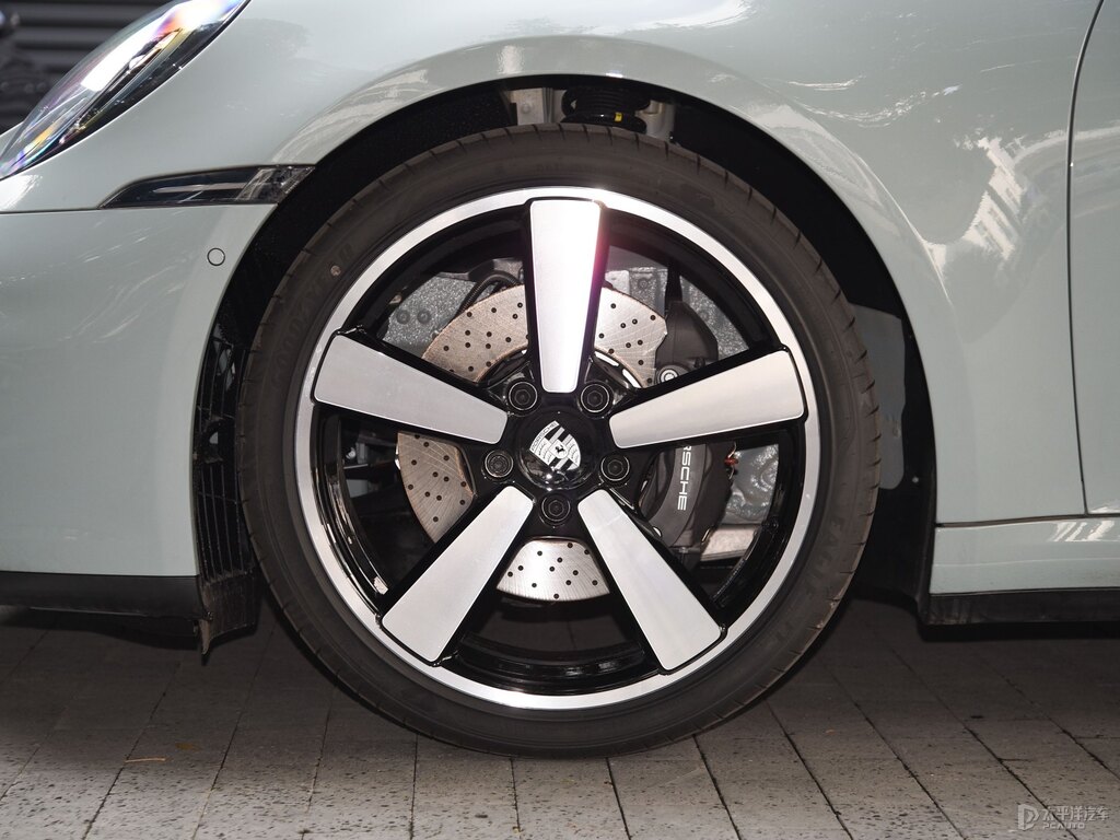 暗影綠金屬保時(shí)捷911車身外觀圖片