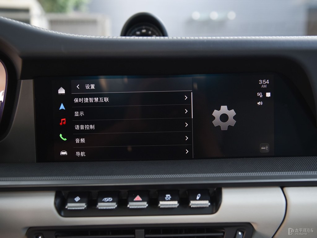 暗影綠金屬保時(shí)捷911中控內(nèi)飾圖片