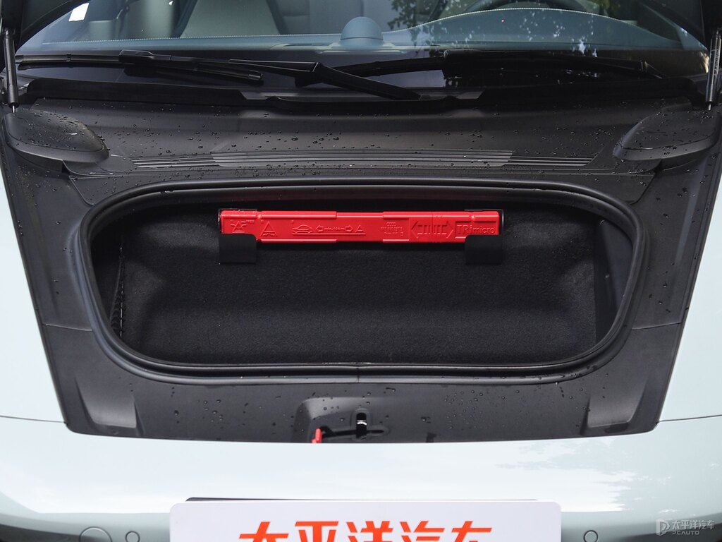 暗影綠金屬保時(shí)捷911后備廂空間圖片