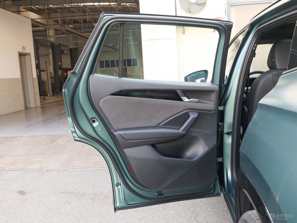 云杉青探岳車廂內(nèi)飾圖片