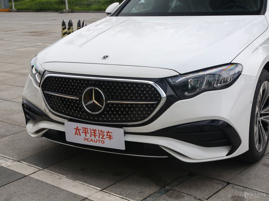 北極白奔馳E級車頭外觀圖片
