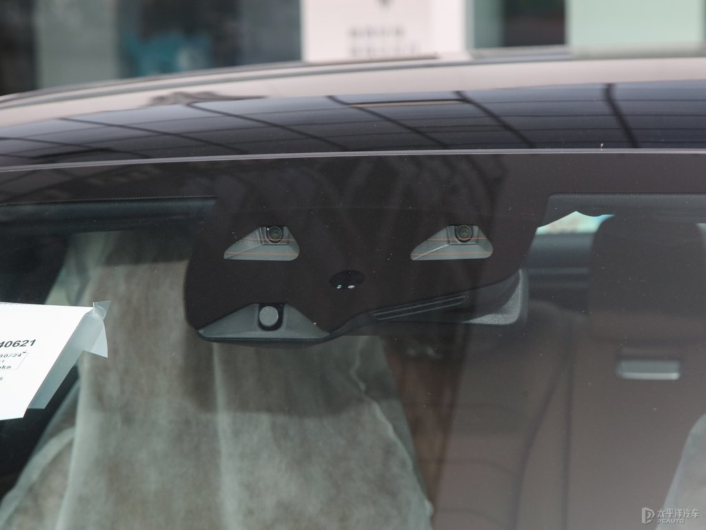 北極白奔馳E級車身外觀圖片