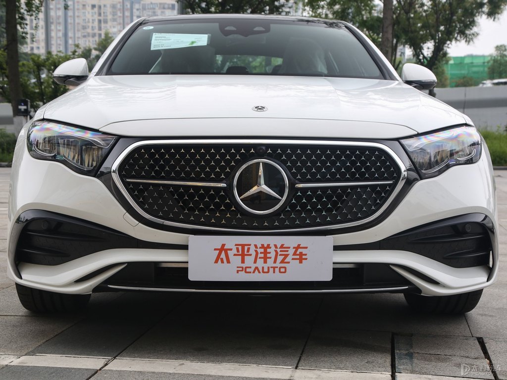 北極白奔馳E級(jí)車頭外觀圖片