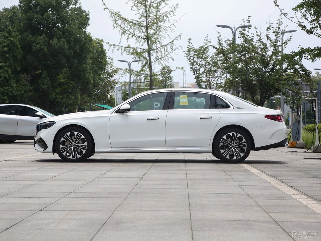 北極白奔馳E級整車外觀外觀圖片