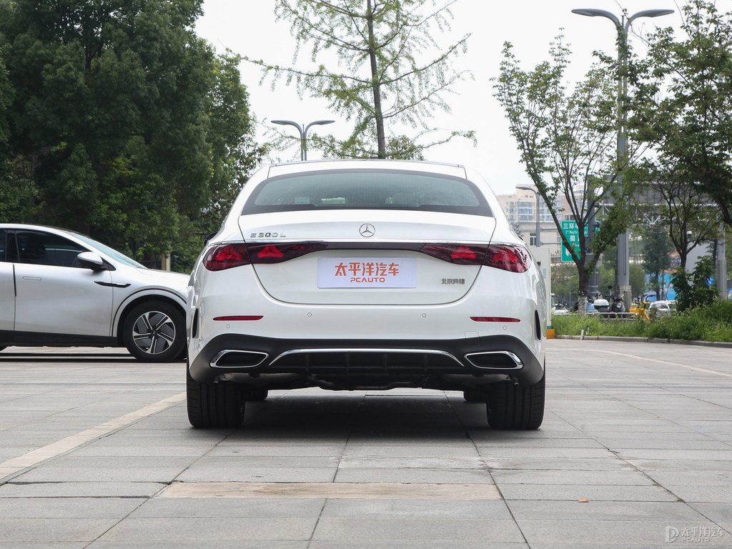 北極白奔馳E級(jí)整車外觀外觀圖片