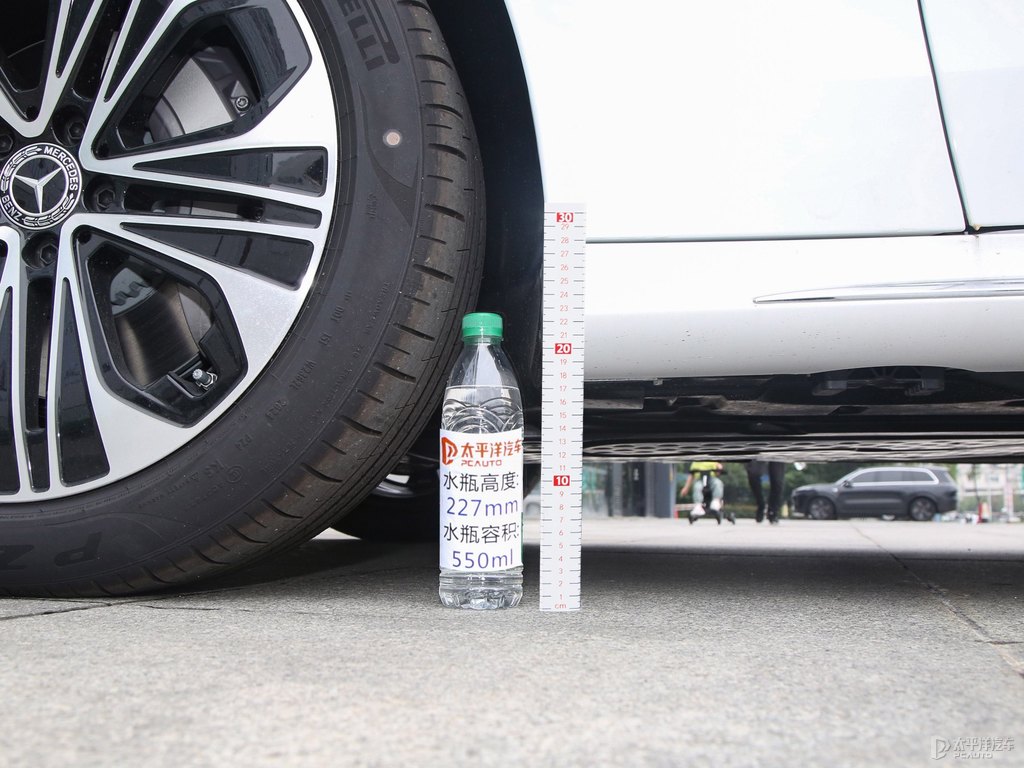 北極白奔馳E級車身外觀圖片