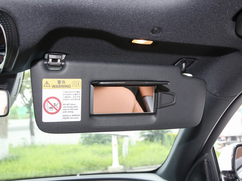 北極白奔馳E級車廂內(nèi)飾圖片