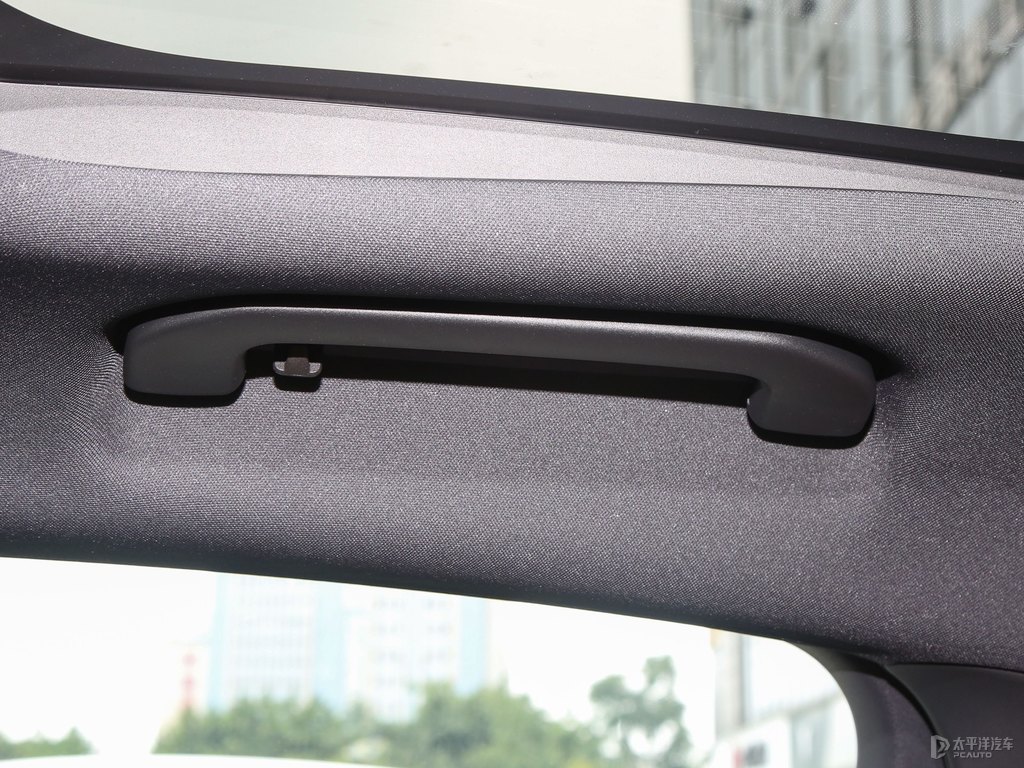 北極白奔馳E級車廂內(nèi)飾圖片