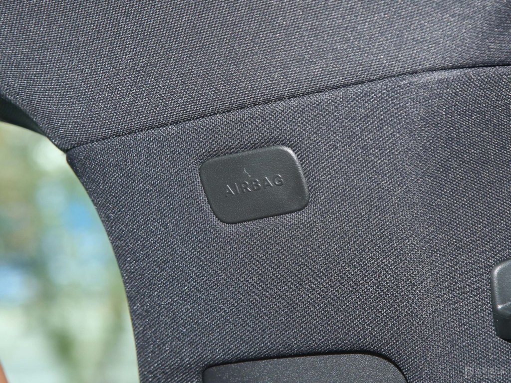 北極白奔馳E級(jí)車廂內(nèi)飾圖片