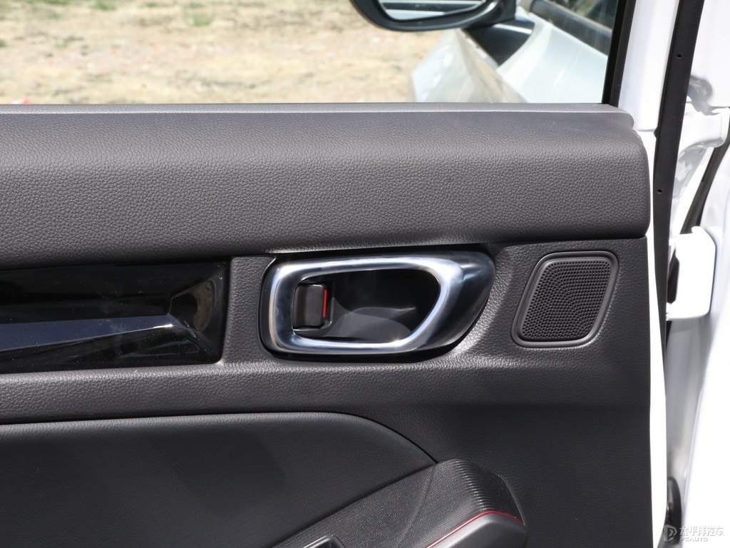 晶耀白思域車廂內(nèi)飾圖片