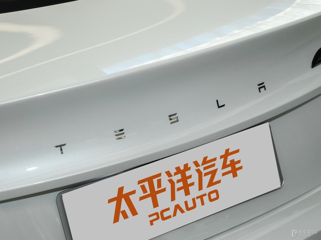 珍珠白Model 3車尾外觀圖片