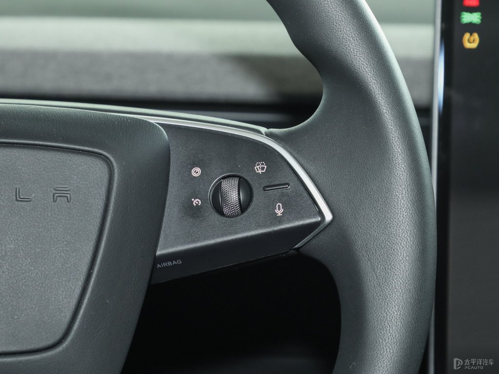珍珠白Model 3中控內(nèi)飾圖片