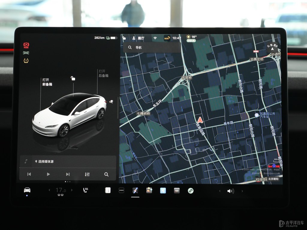 珍珠白Model 3中控內飾圖片