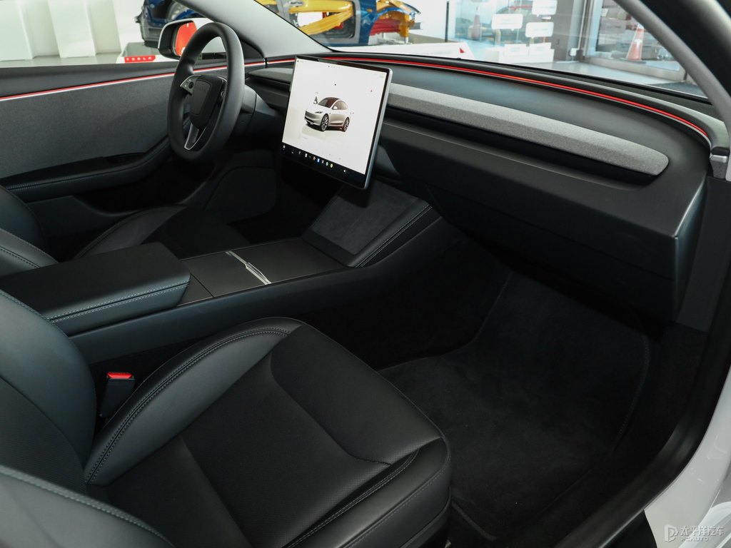 珍珠白Model 3中控內(nèi)飾圖片