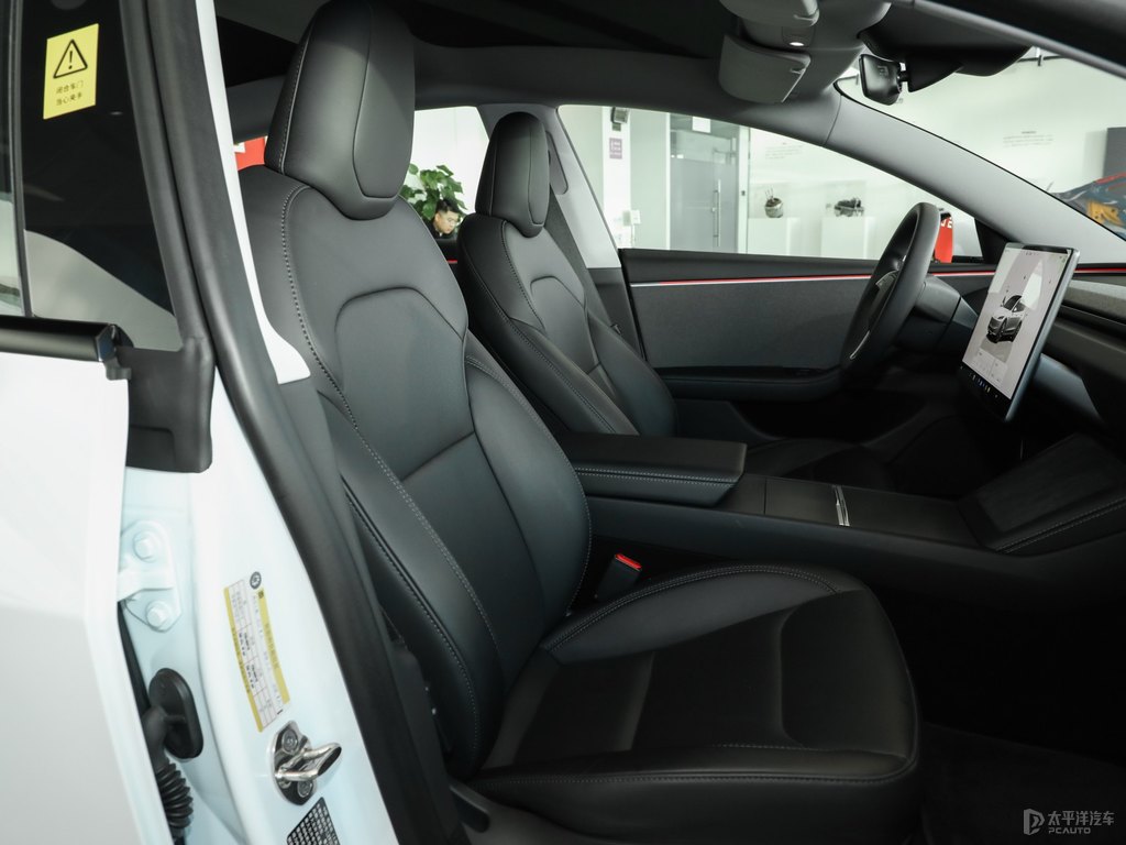 珍珠白Model 3座椅內(nèi)飾圖片