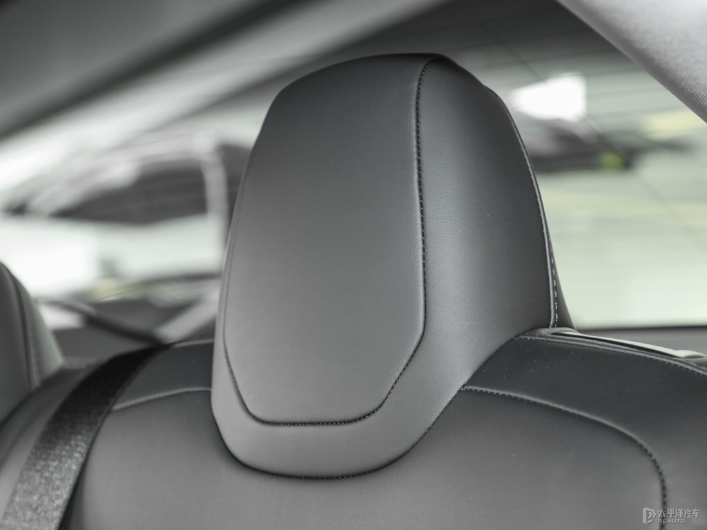珍珠白Model 3座椅內(nèi)飾圖片