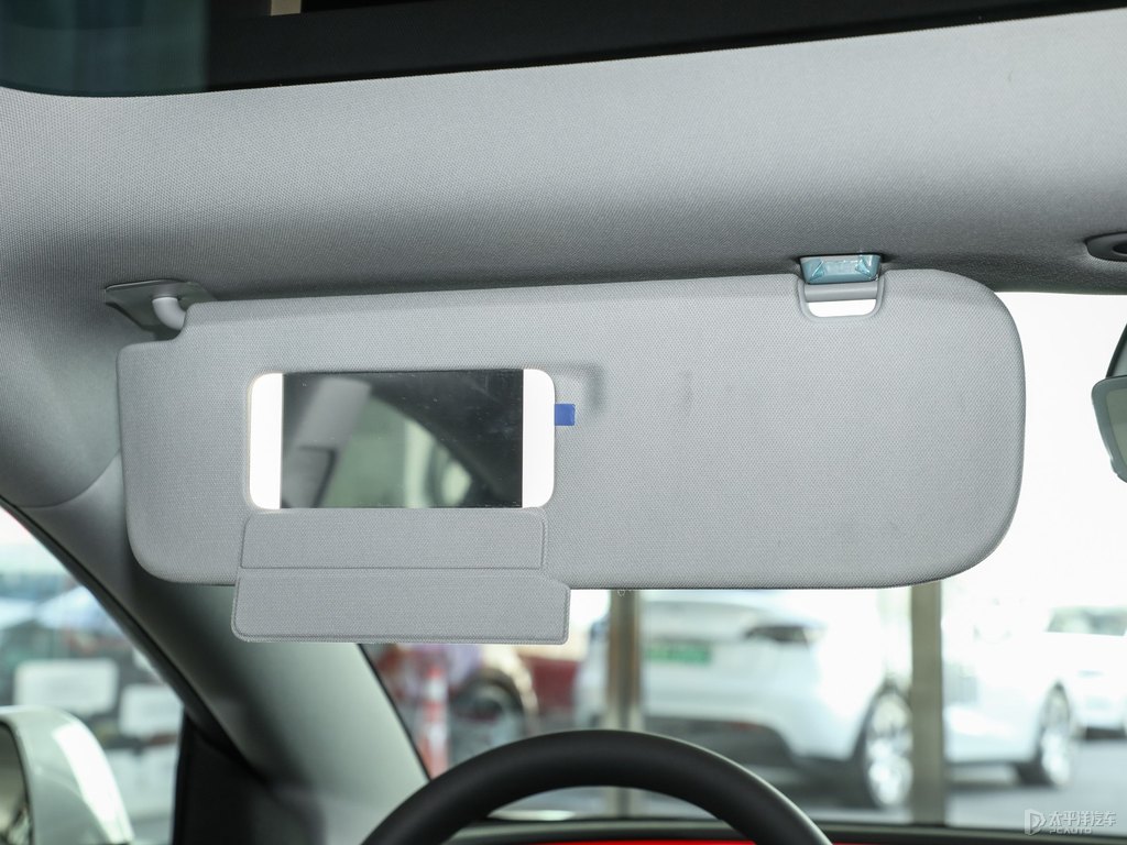 珍珠白Model 3車(chē)廂內(nèi)飾圖片