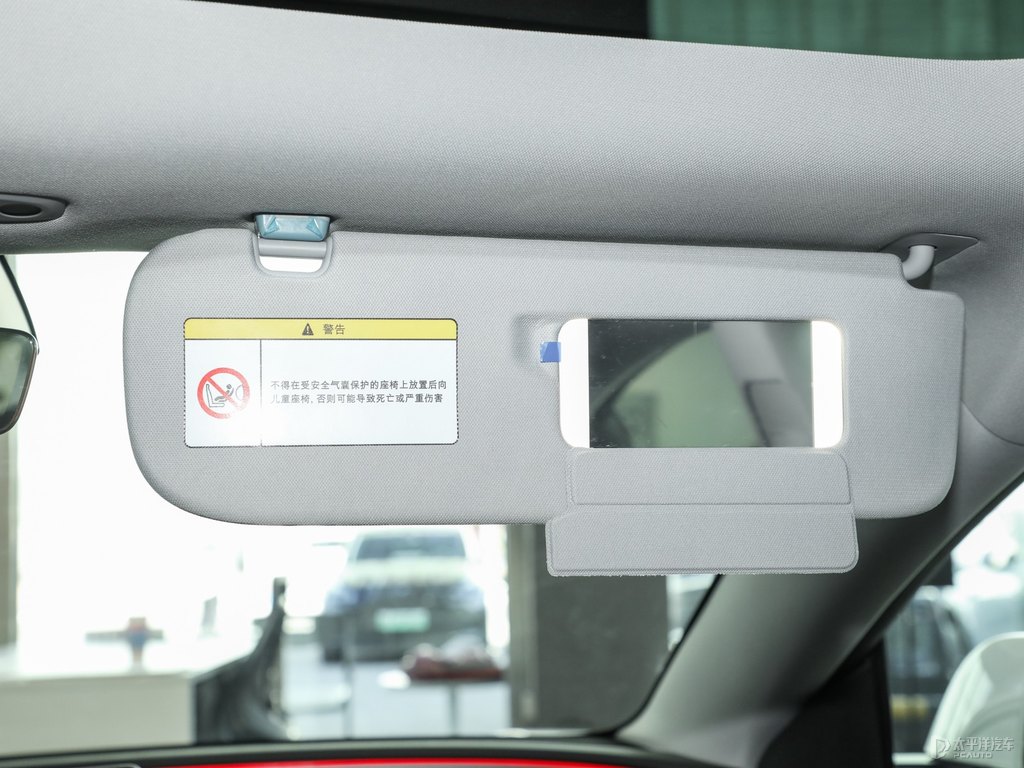 珍珠白Model 3車廂內(nèi)飾圖片