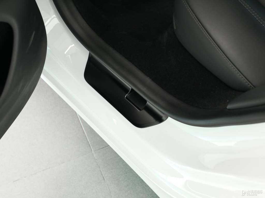 珍珠白Model 3車廂內(nèi)飾圖片